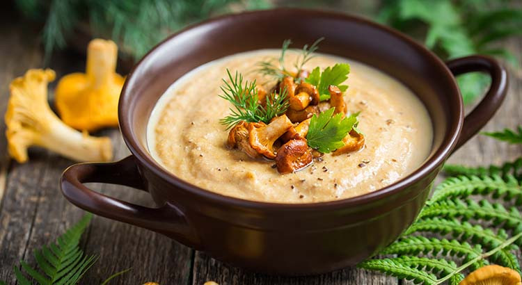 Soupe de champignons chanterelles